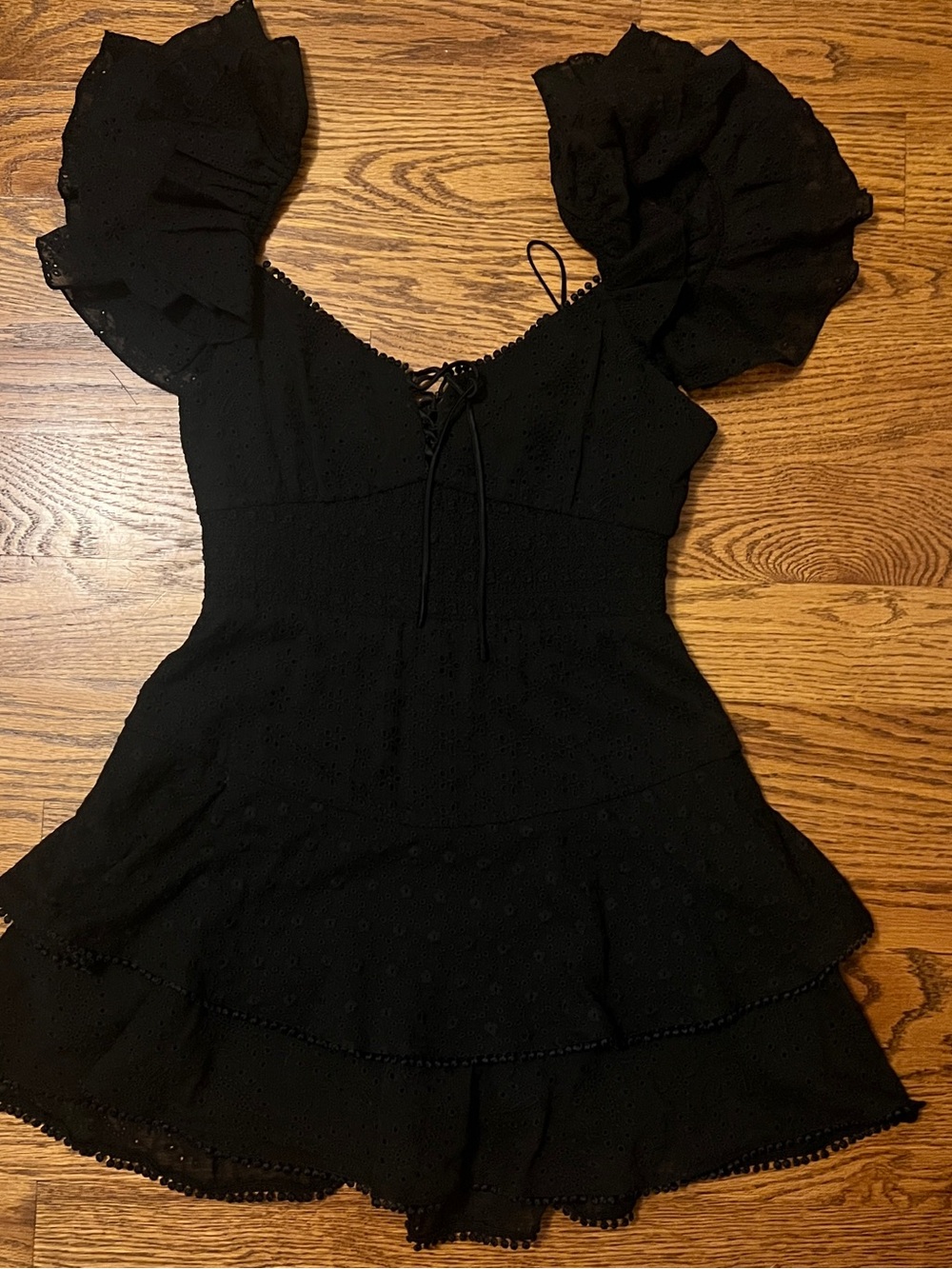 Alice + Olivia Black Puff-Sleeve Eyelet Lace-Up Tunic